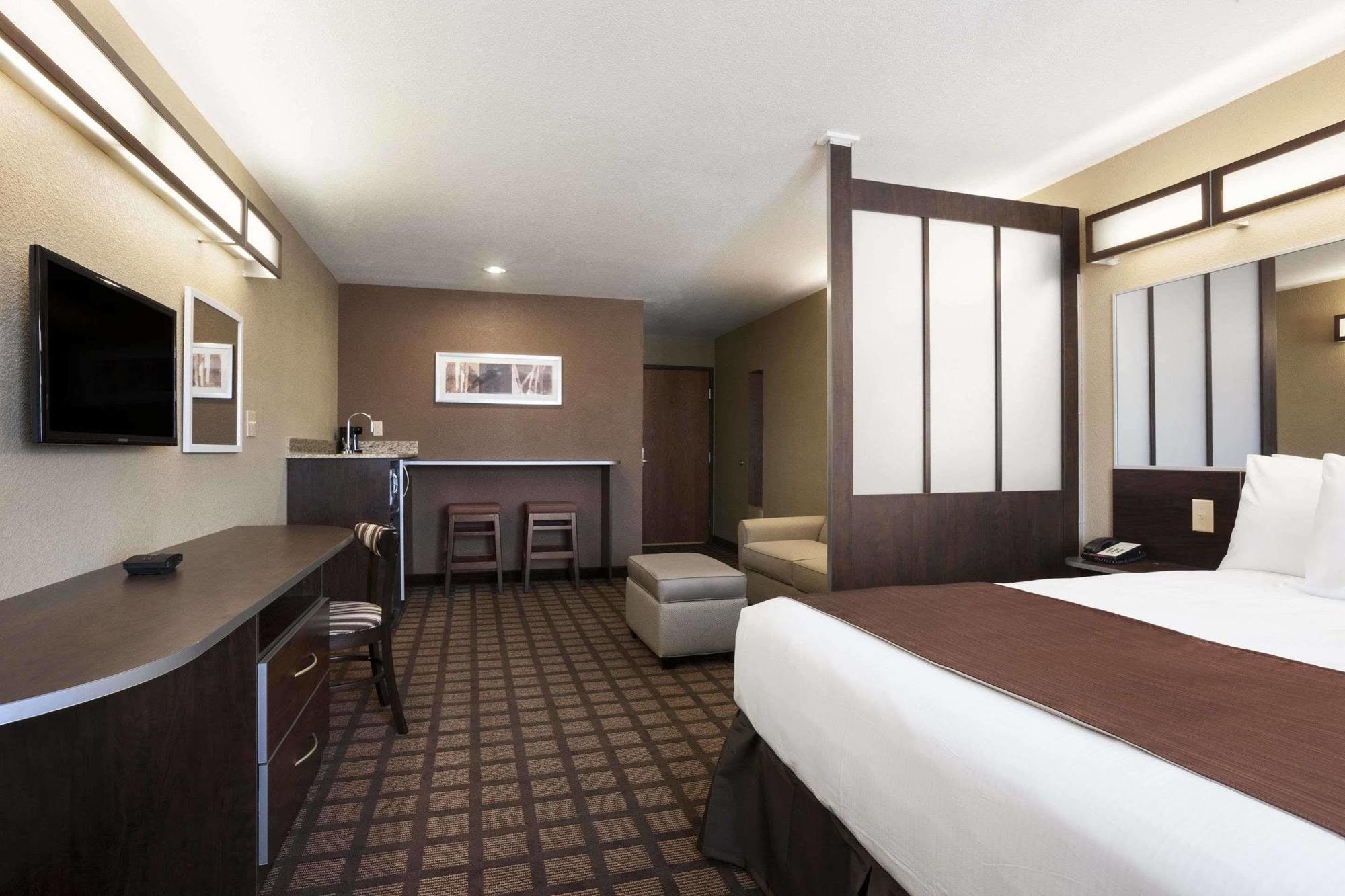 Microtel Inn & Suites Kenedy Exterior foto