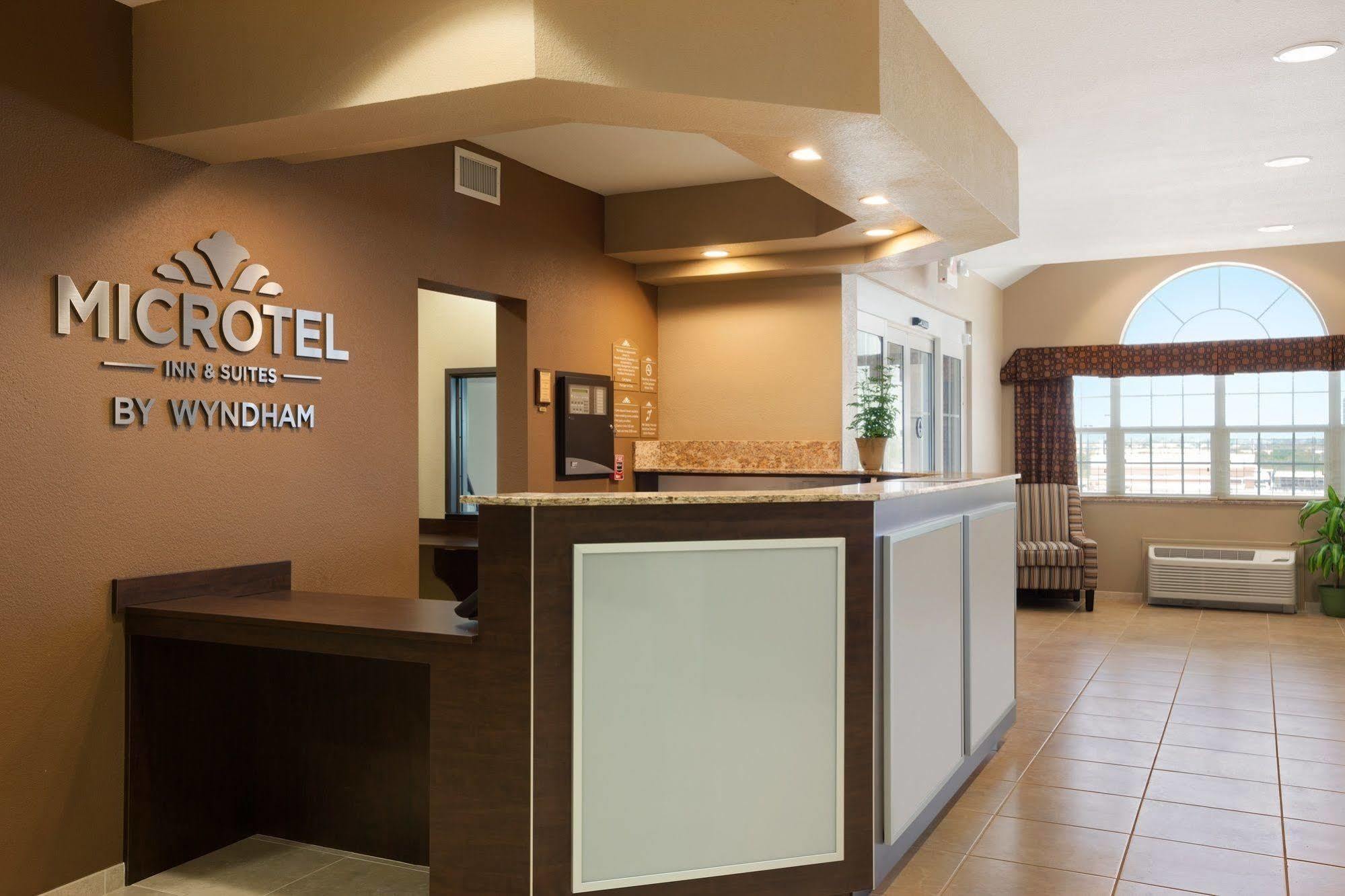 Microtel Inn & Suites Kenedy Exterior foto